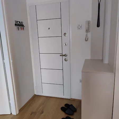 Black & White Apartment *