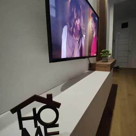 Black & White Apartment Nis