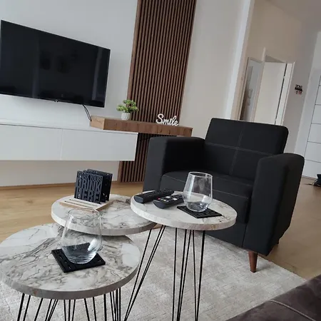 Black & White Apartment Nis