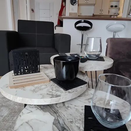 Black & White Apartment Nis